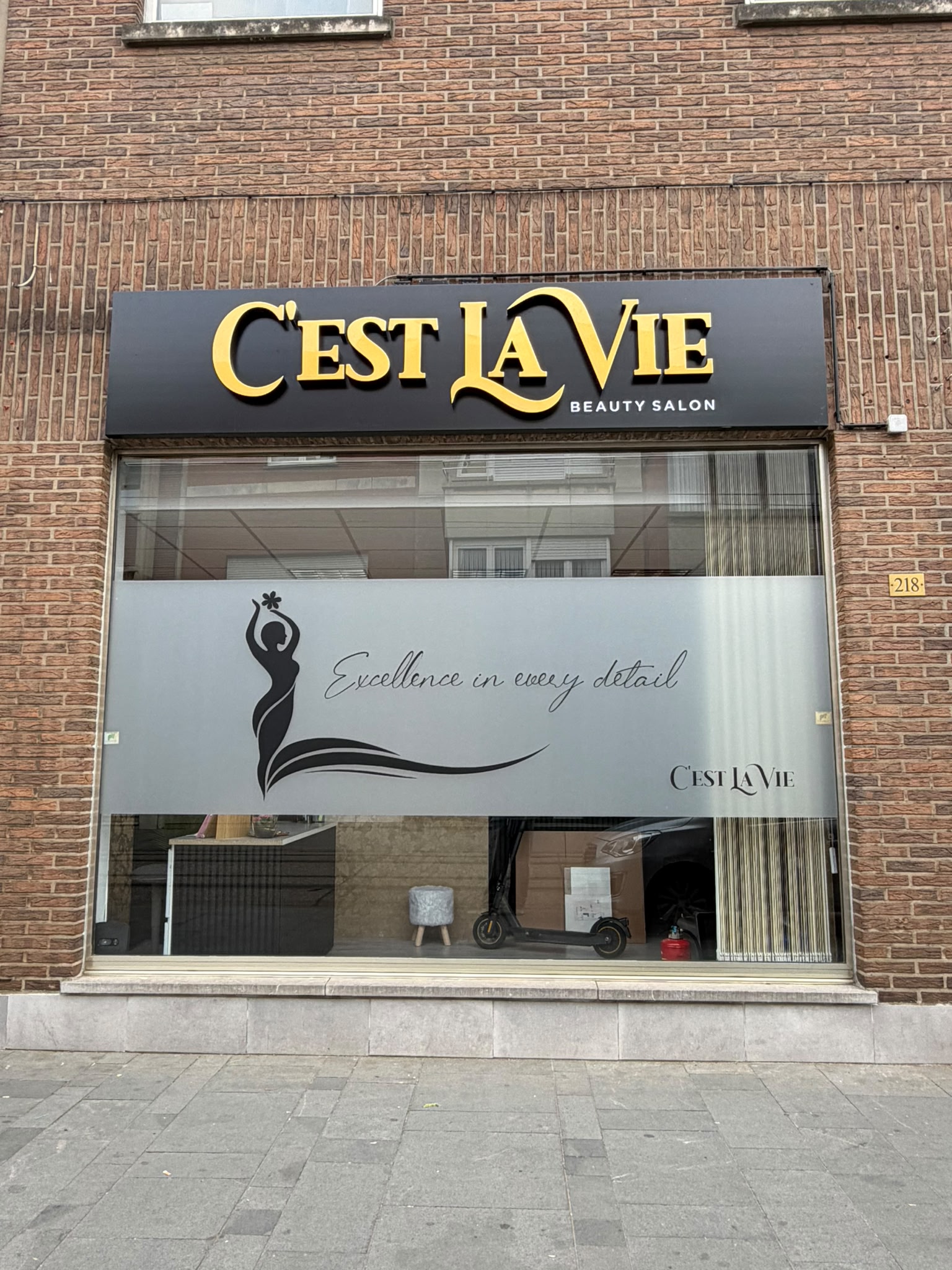 Gevel van C'est la Vie Beauty Salon in Antwerpen